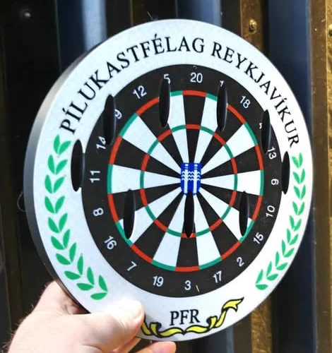 Píluhaldari í 7 litum með merki Pílukastfélags Reykjavíkur (PFR)